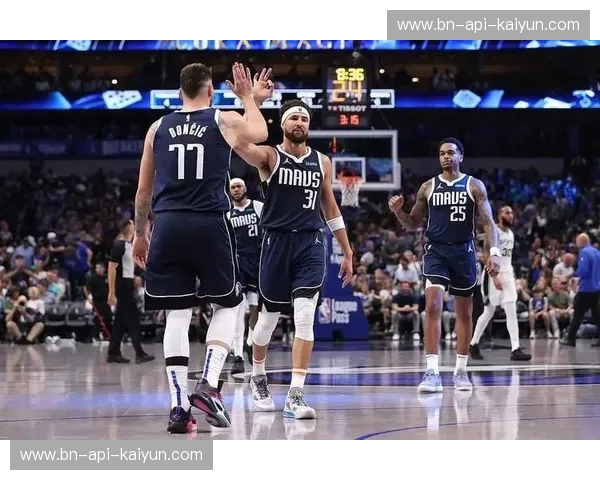 篮球盛宴：独行侠与马刺的巅峰对决，一场不容错过的五月传奇